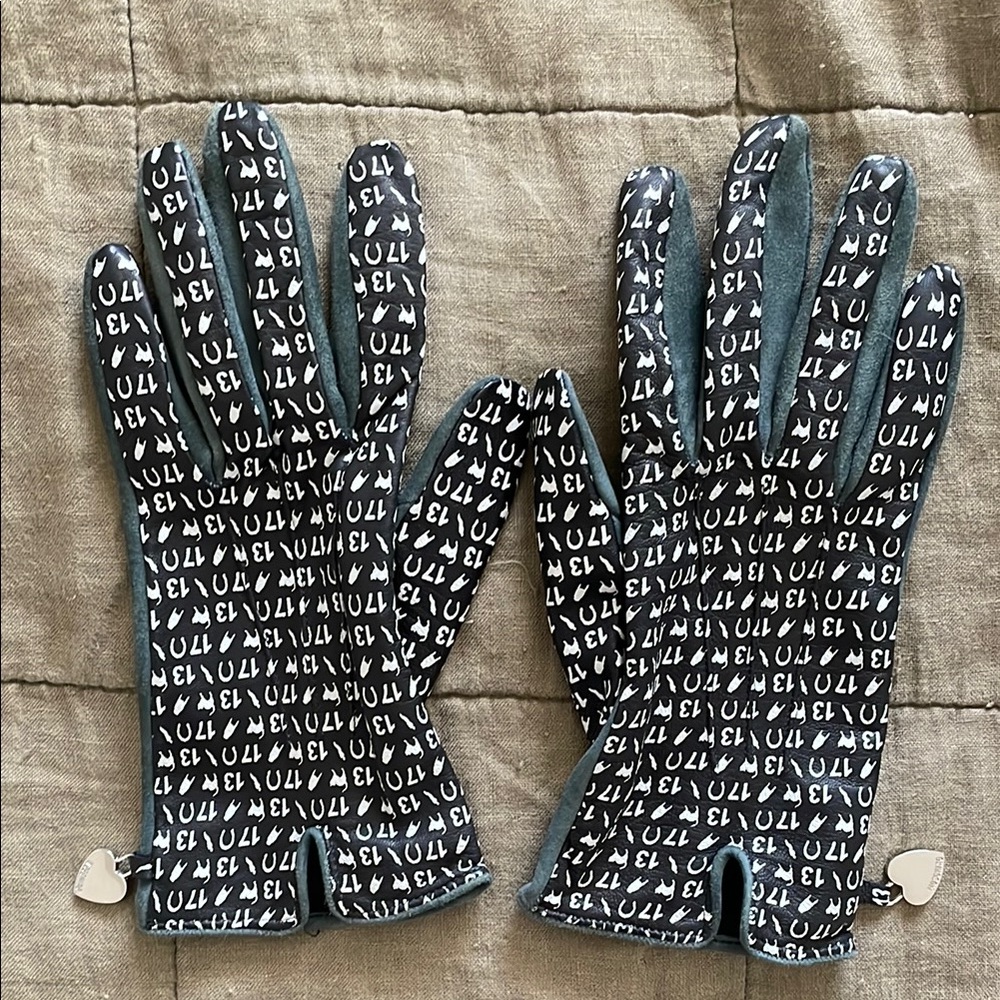 Moschino Patterned Gloves with Heart Charm